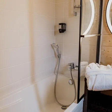 Luxe Au Golf Avec Bain A Remous, Piscine, Salles De Sport Et Bien-etre, Jeux Pour Tous Ages - Fr-1-582-371 Holiday home