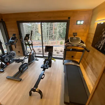 Country house Luxe Au Golf Avec Bain A Remous, Piscine, Salles De Sport Et Bien-etre, Jeux Pour Tous Ages *